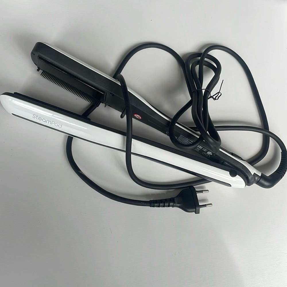 L’Oréal steam pod hair straightener
